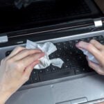 Tips Aman Membersihkan Keyboard Laptop